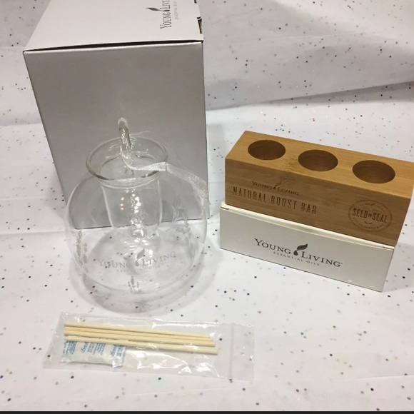 YOUNG LIVING Holiday Bundle - Diffuser & Boost Bar - Picture 5 of 5